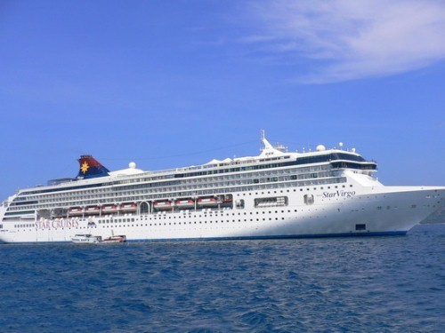Đón 2.600 du khách quốc tế đến thăm Hạ Long bằng tàu biển  - ảnh 1